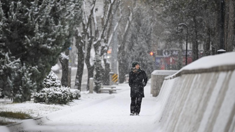 Paytaxta qar yağdı