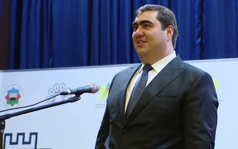 Pullar Seymur Talıbova çatdırılırdı