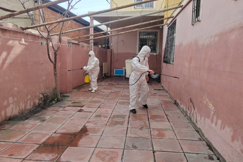 Keşlədə kollektorun daşdığı ərazidə dezinfeksiya işləri aparılır - FOTO