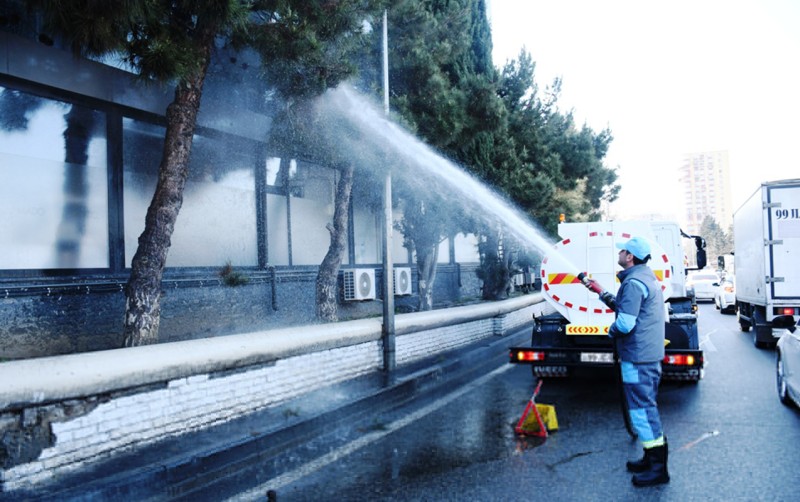 Bu gün paytaxtda 550 küçə yuyuldu - Fotolar