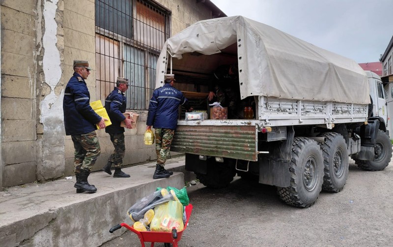 Qonaqkəndə ərzaq aparıldı - Video