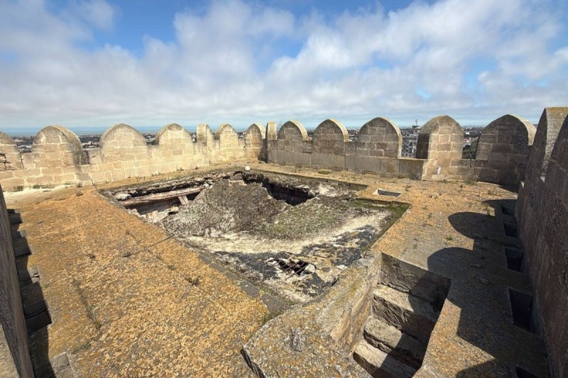 Böyük Mərdəkan qəsrində çökmə olub - FOTOLAR