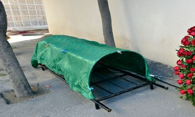 Qayınana kürəkəninin dəfnində vəfat etdi - FOTO