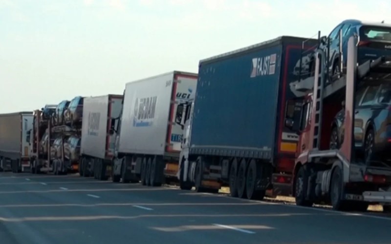 Qırmızı Körpü postunda 800 avtomobil keçid gözləyir