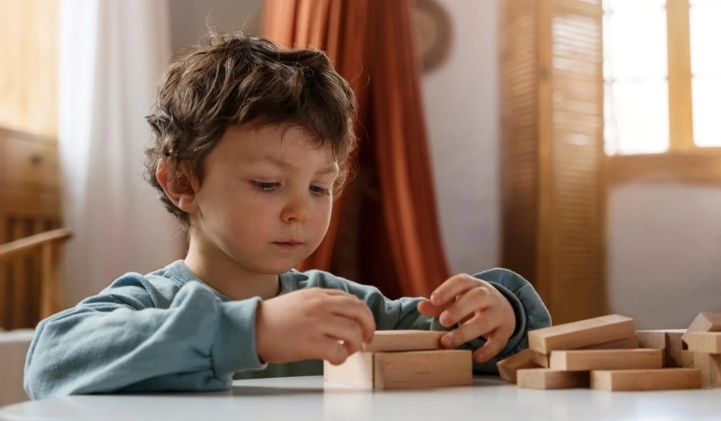 Autizm yalnız danışıq problemi deyil - Loqopeddən vacib açıqlama