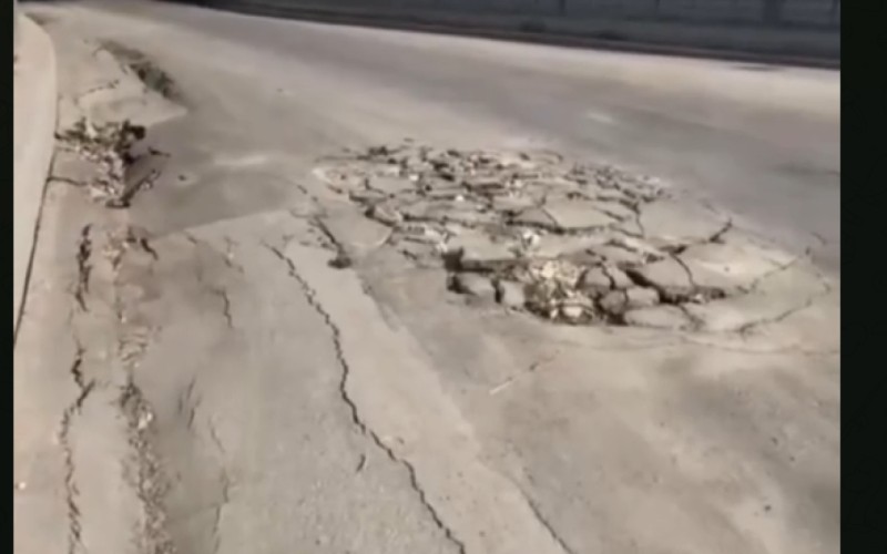 Sabunçu körpüsündə yol çökdü - VİDEO