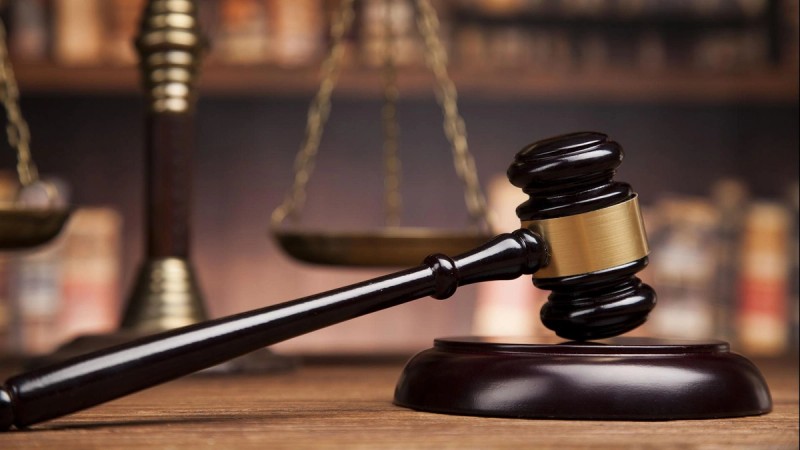 Rüşvətdə təqsirləndirilən sabiq rəisin məhkəməsi başladı