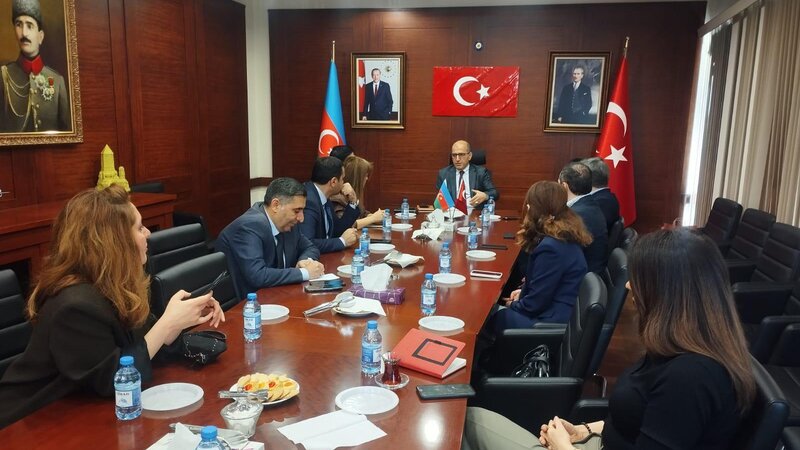 Türkiyə səfiri jurnalistlərlə görüşdü