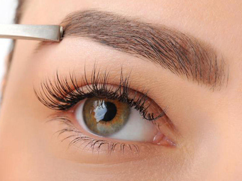 Daha sıx qaş və kirpiklər üçün təbii yollar