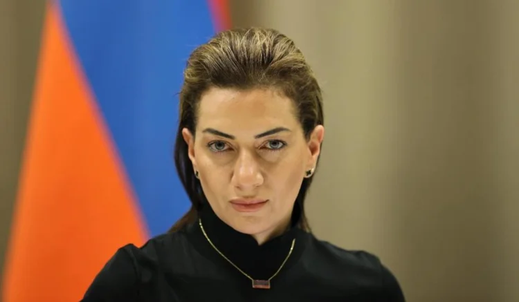 Akopyan seçkilərdə Paşinyanı dəstəkləyəcək