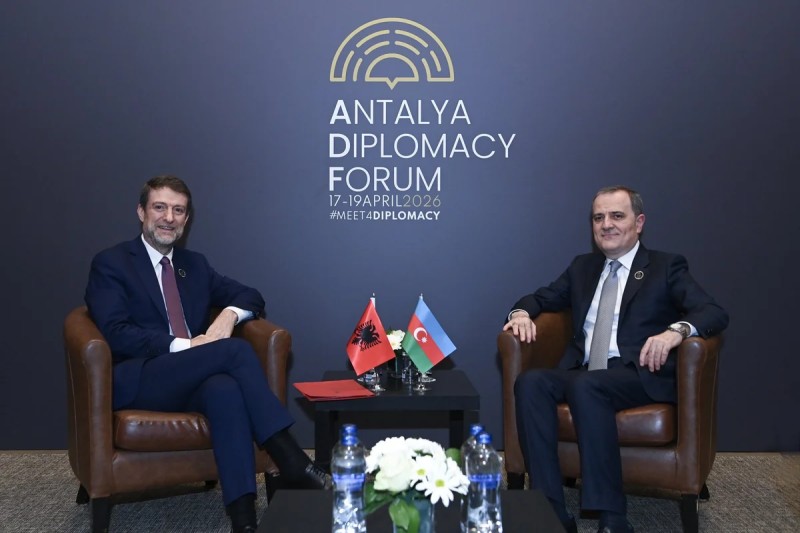 Bayramov albaniyalı həmkarı ilə görüşdü