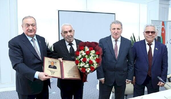 Cabir İmanovun atası yubileyini belə qeyd etdi 