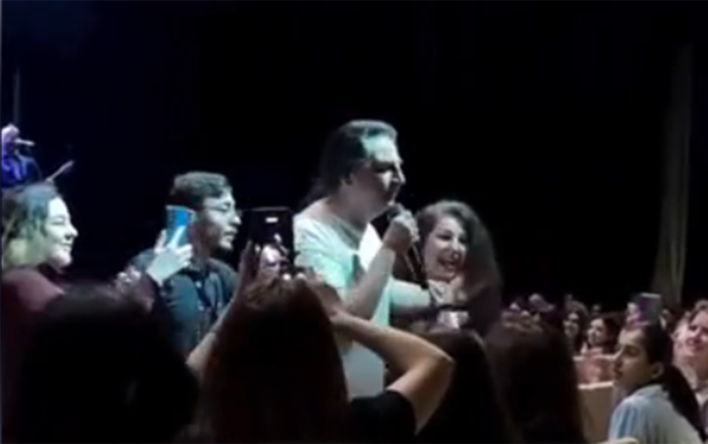 Çelik Bakıdakı konsertində tamaşaçılara hörmətsizlik etdi - VİDEO