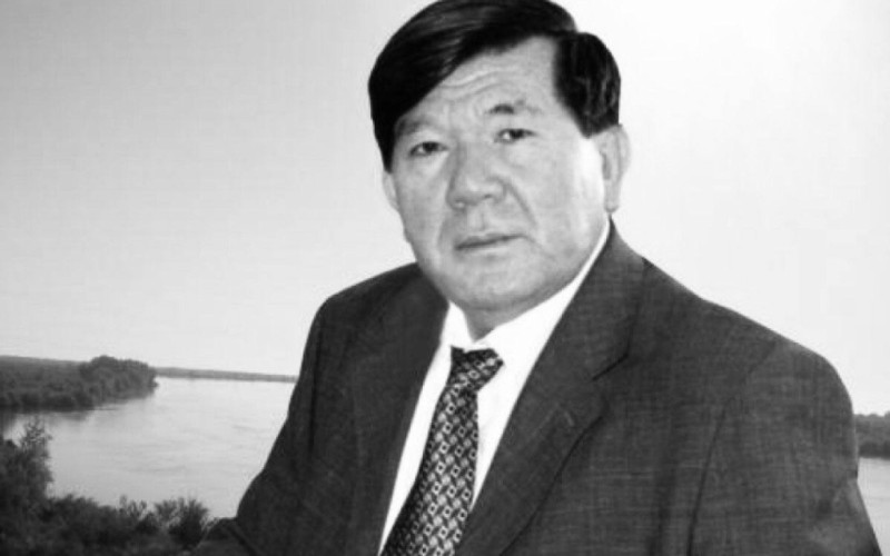 Məşhur qazax şairi vəfat etdi