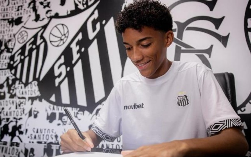 Santos Robinyonun oğlu ilə müqaviləni yenilədi