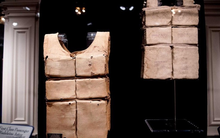 “Titanik”in xilasedici jileti hərracda satıldı