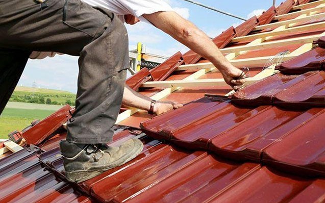 43 yaşlı kişi çardaqdan yıxılıb öldü