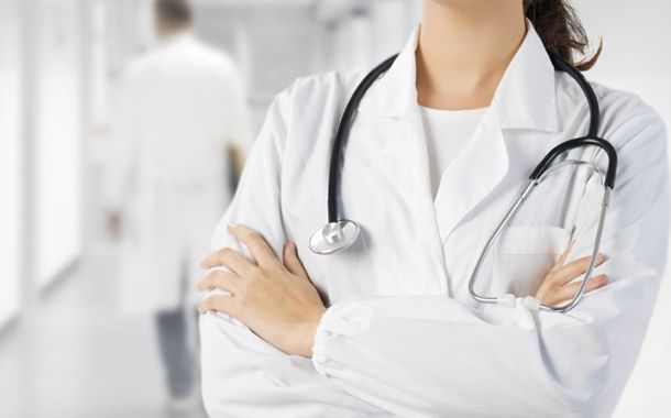 Daha bir saxta həkim qalmaqalı: Katibə cərrahlıq edir? - VİDEO