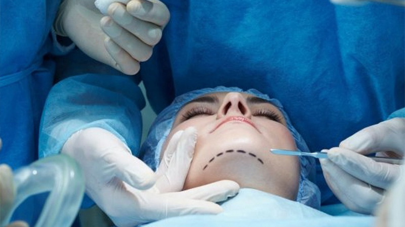 Siyahıdan kənar cərrah: Görüntüləri yayılan həkimlə bağlı RƏSMİ AÇIQLAMA