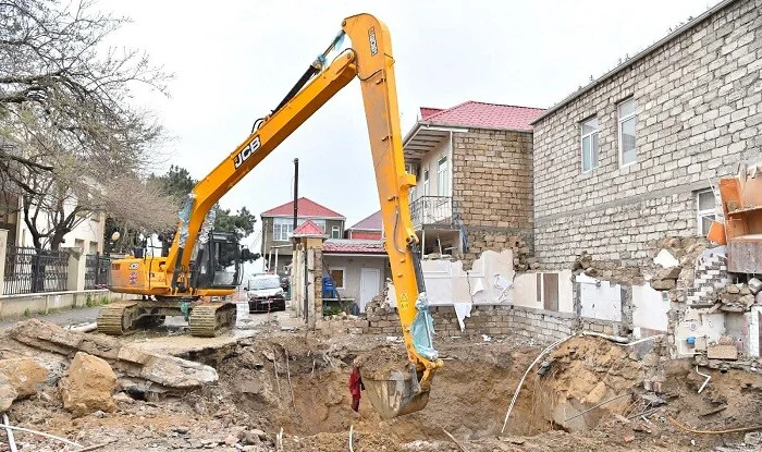 Polad Həşimov küçəsində evlər sökülür? - VİDEO