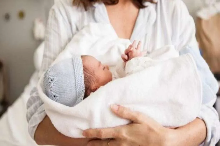 15 yaşlı qız uşaq dünyaya gətirdi - YENİLƏNİB