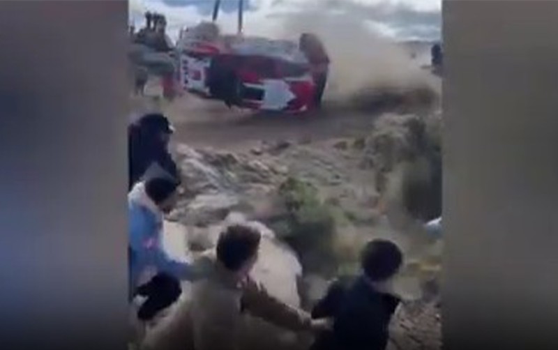 Yarışda faciə - Azarkeşlərdən biri öldü