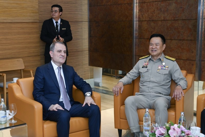 Azərbaycan XİN rəhbəri Tailandın Baş naziri ilə görüşdü