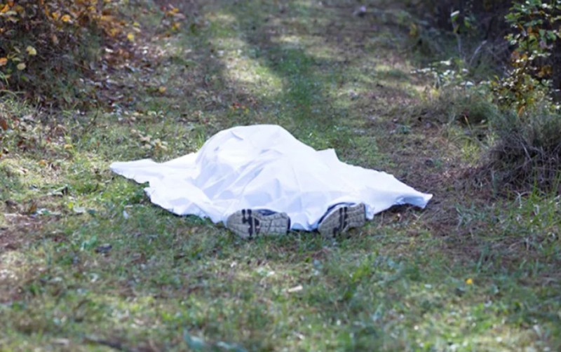 Boynunu şifer kəsən 74 yaşlı kişi öldü