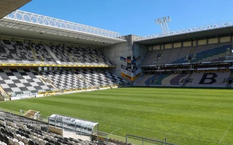 Bu stadion hərraca çıxarılır