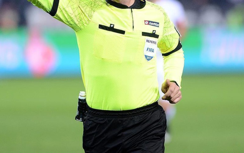 Qırmızı” verdiyi futbolçunu meydana qaytardı