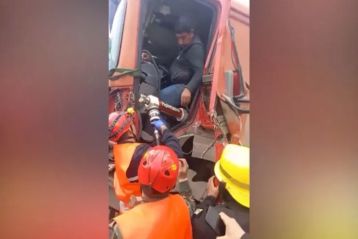 Ağsuda iki “Shacman” toqquşdu - VİDEO