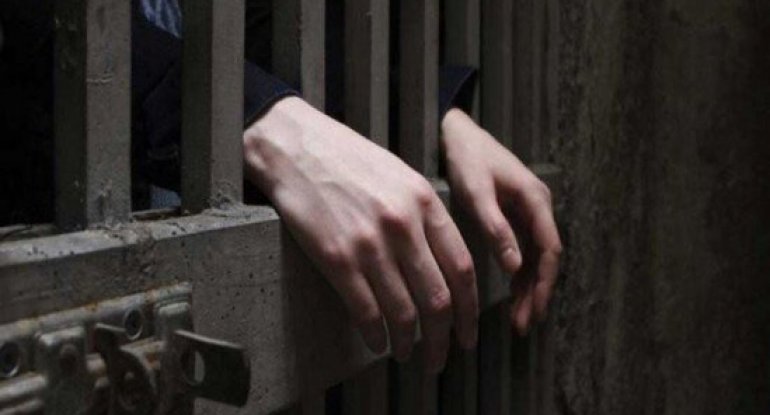 Şəkidə məhkum öldü