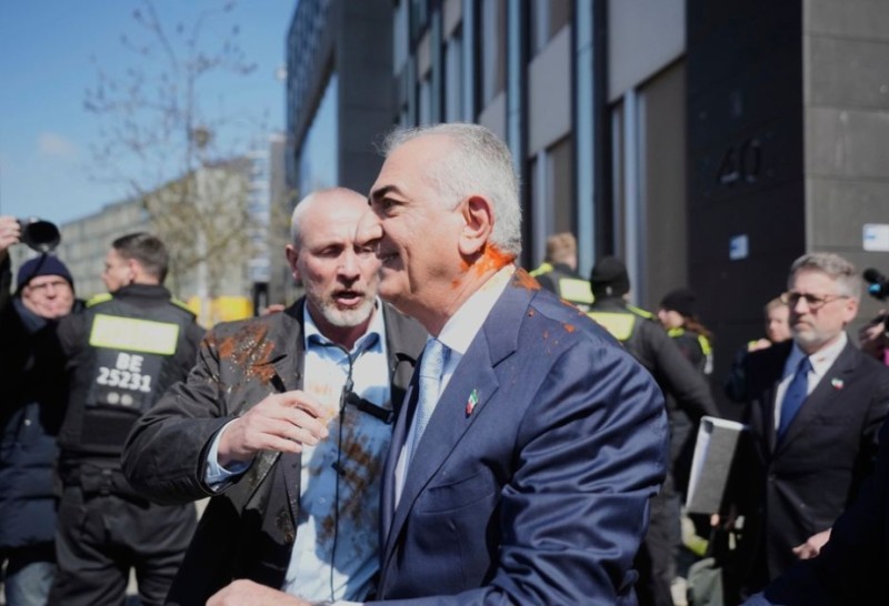 Rza Pəhləviyə Berlində hücum edildi