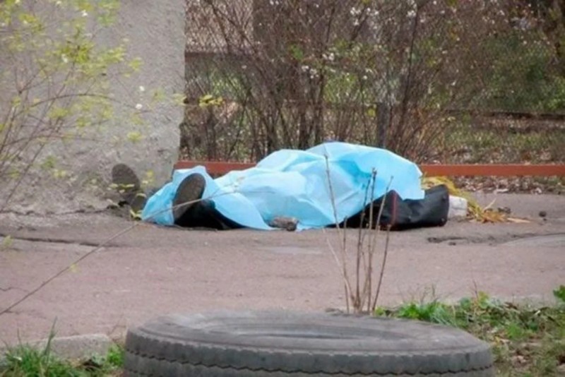 Bakıda parkda meyit tapıldı