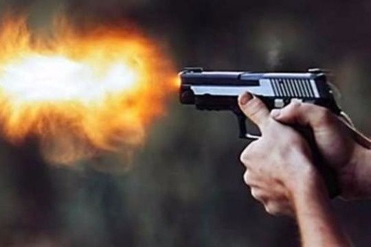 11 yaşlı oğlunu aeroportun tualetində öldürdü