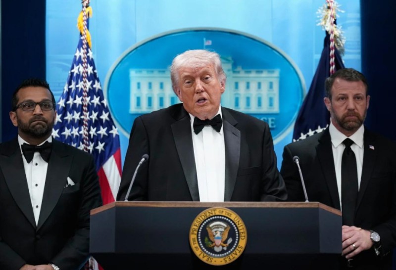 Qəbulda atəş açan şəxsin bir neçə silahı olub - Tramp