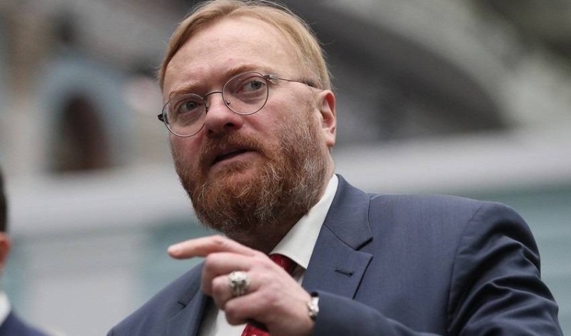 Azərbaycanın əleyhinə danışan deputatı səhnədə söydülər – Video