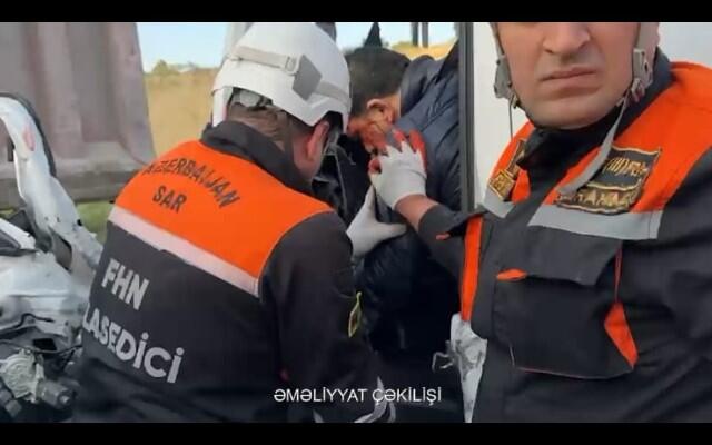 Yasamalda qəza oldu, sürücü xilas edildi