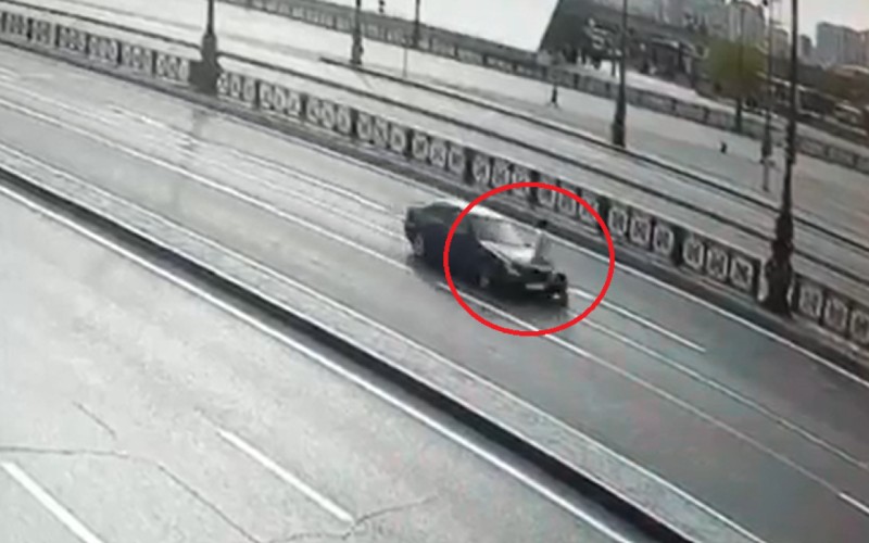 Maşın piyada qadını belə vurdu - ANBAAN GÖRÜNTÜ