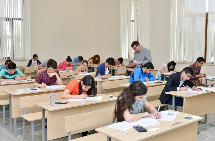 İmtahanlarda açıq suallar hələ də əsas çətinlikdir