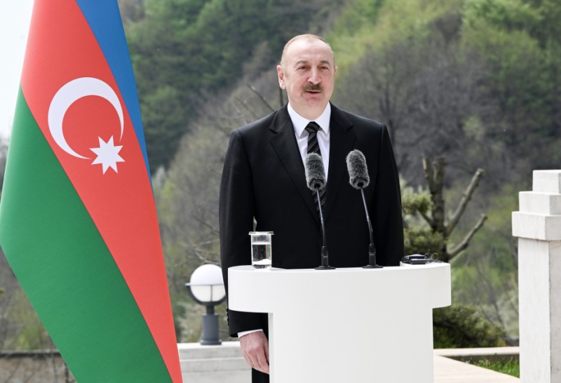 Azərbaycan Çexiyadan hərbi təyinatlı bir çox məhsullar alır - Prezident