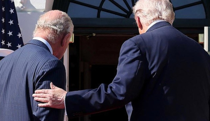 Tramp Krala toxundu: Britaniyanın tarixi qaydasını pozdu