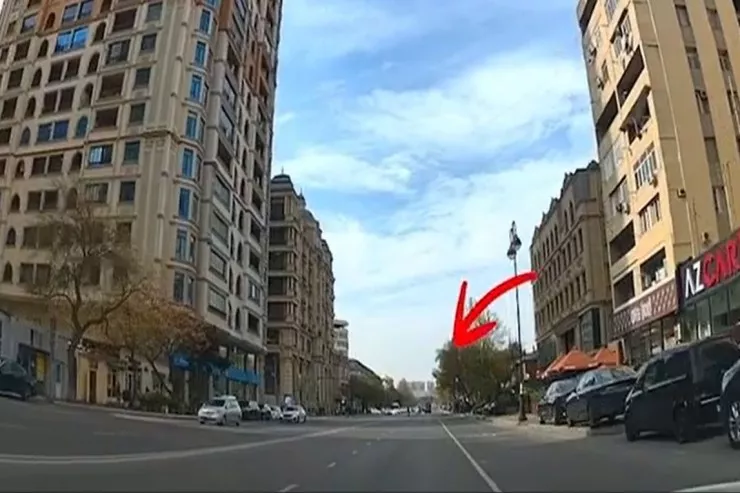 Qəfil maşınların qarşısına çıxan piyadalar saxlanıldı - VİDEO