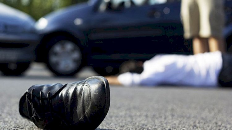 Avtomobil piyadanı vuraraq öldürdü