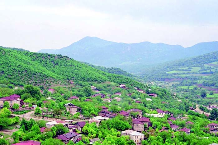 Xocavənd şəhərinə çatan ailələrə mənzillərin açarları təqdim edilib