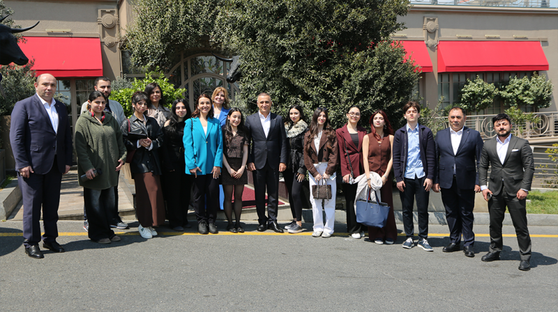 “Senior Talks” layihəsinin davamı: Aydın Veysəloğlu ADA tələbələri ilə yenidən görüşdü