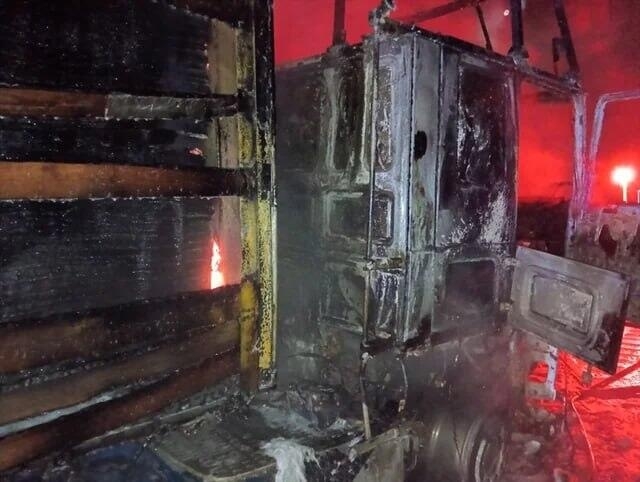 Türkiyədə Azərbaycan nömrəli yük avtomobili yanıb kül oldu - FOTO