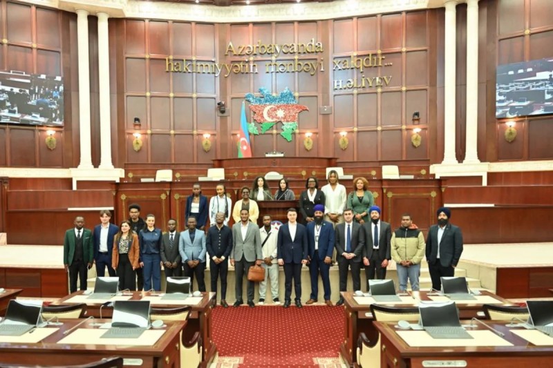 Beynəlxalq gənclər forumunun bir qrup iştirakçısı Milli Məclisdə olub