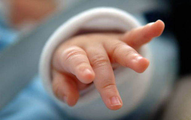 Boğazında yemək qalan 1 yaşlı körpə öldü