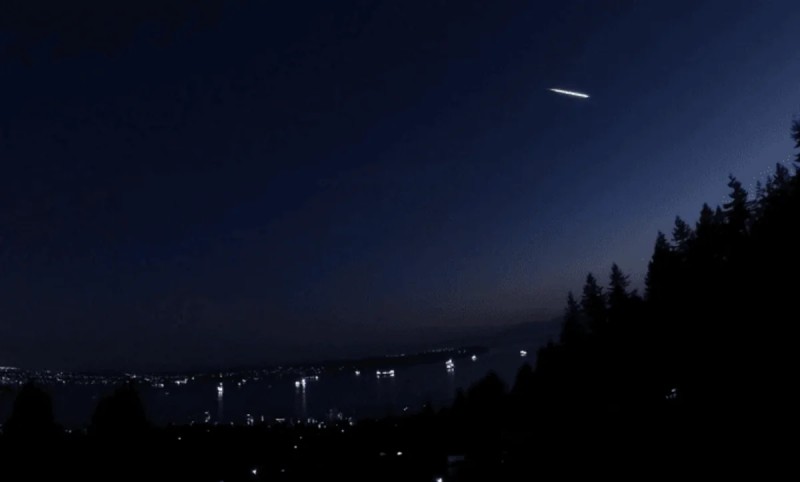 Parlaq meteor kanadalıları qorxudub 